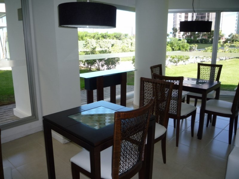 Magnifico Pent House en alquiler con vistas a la Playa Brava y entorno.